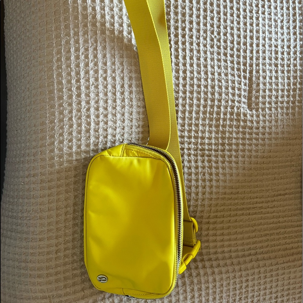 Lululemon Everywhere Belt Bag